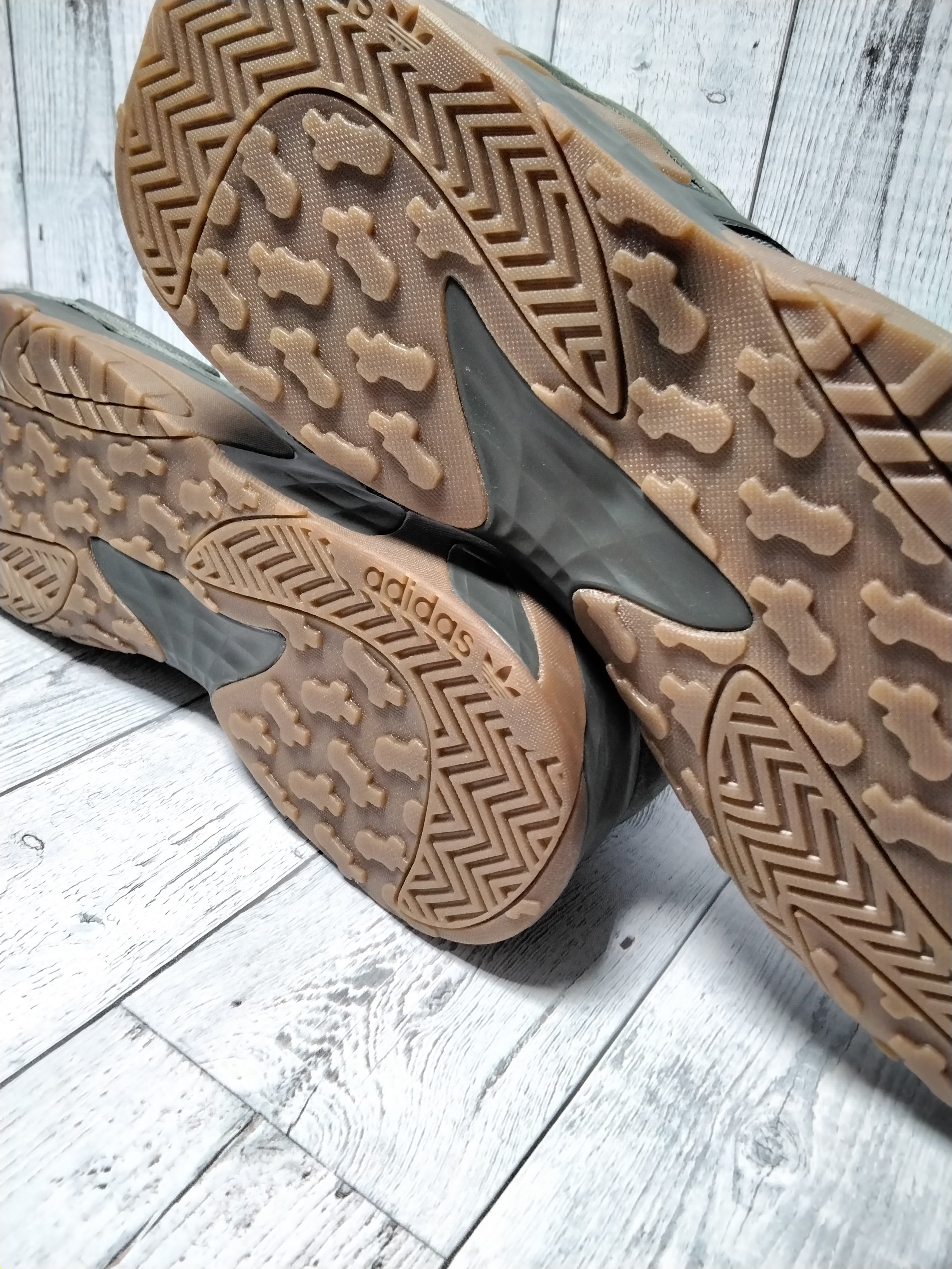adidas Originals Men's Streetball Sneaker, Legend Earth/Gum/Ftwr White, Sz 21 (7782266241262)